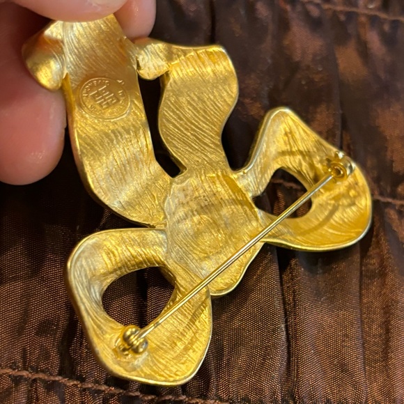 Vtg Givenchy Ribbon/ Bow Gold Brooch🎀 - Picture 6 of 8